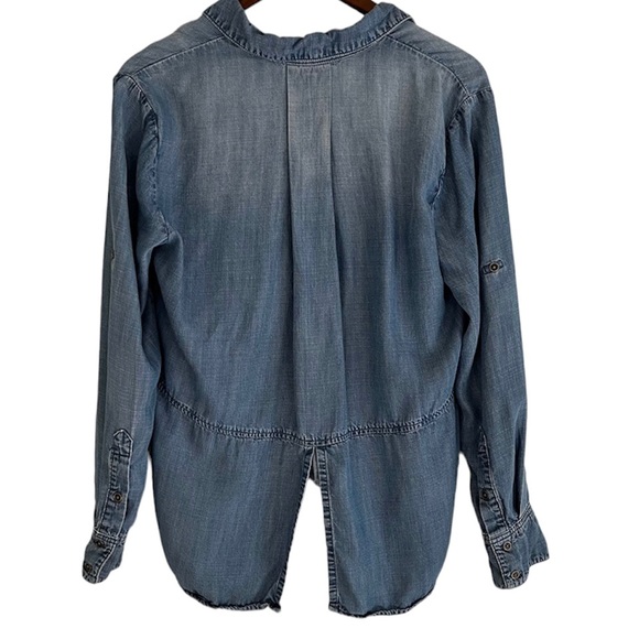 *SOLD* Anthropologie Cloth & Stone Split Back Chambray Button Down - Picture 8 of 10